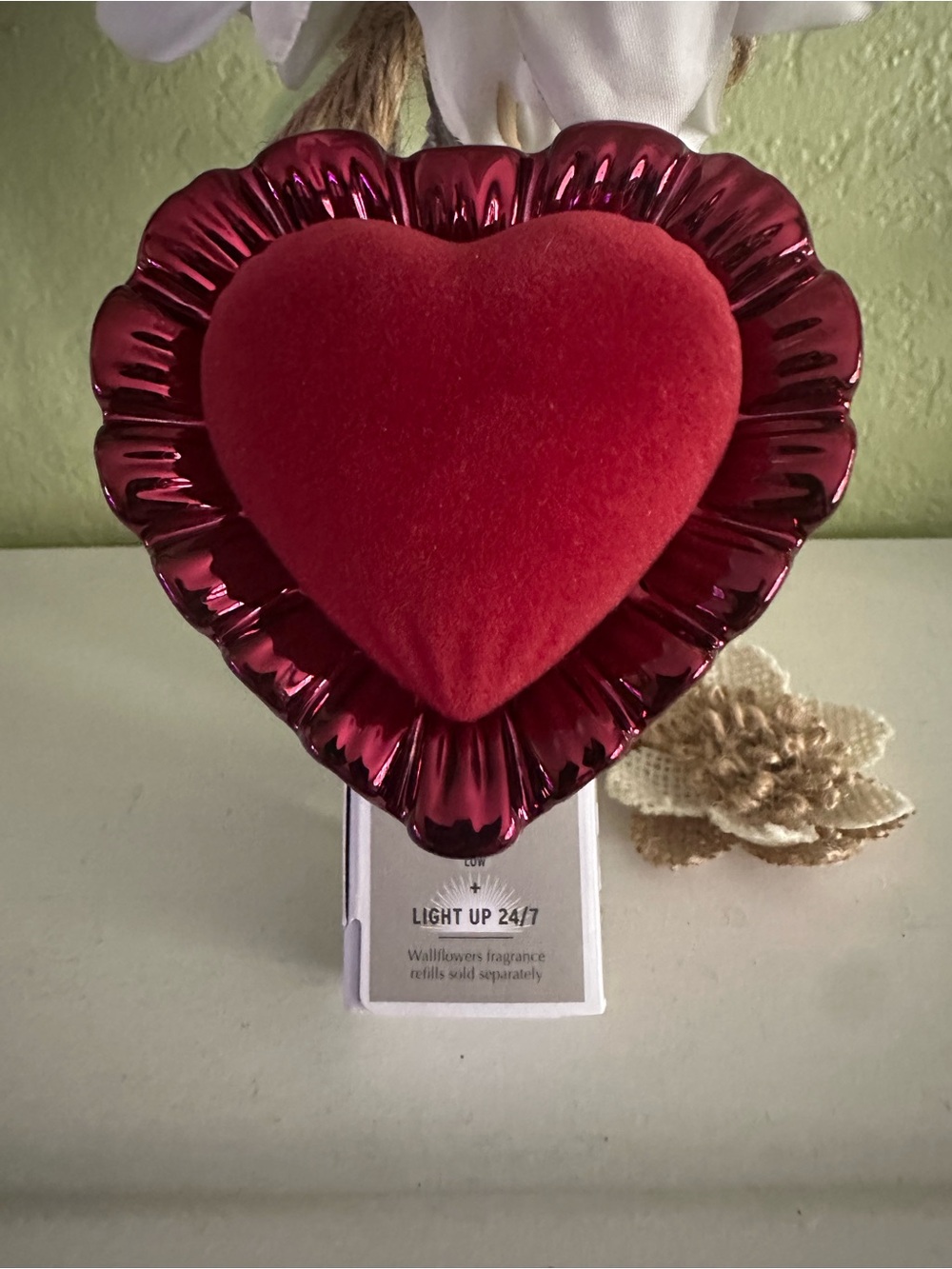 White Barn Red Heart Wallflower Plug Accent